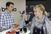 Lily (Jill Funke, r.) und Lars (Alexander Klaws, l.) haben beschlossen, sich noch eine Chance zu geben und einen gemeinsamen Urlaub geplant. Doch nach einem romantischen Abendessen kommt es zu einer harten Prüfung für ihre Beziehung ...