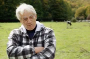 Felice Moscariello auf der Weidefläche seiner Kühe: Die Tiere kennen weder das Leben im Stall noch industriell hergestelltes Futter.