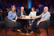 Demokratie in der Krise - Hat das Volk immer recht? Jagoda Marinic, Schriftstellerin und Podcasterin, Jonas Lüscher, Schriftsteller, Moderatorin Barbara Bleisch und Oliver Zimmer, Historiker