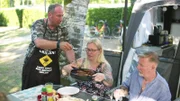 Sascha, Bianca, Horst Europas größter Campingplatz ist ein besonderer Kosmos.. In der ersten Episode rücken Nicole und Sascha Fingerhuth mit drei befreundeten Paaren an.