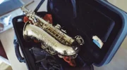 Saxophon im Instrumentenkoffer