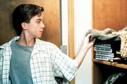 Malcolm (Frankie Muniz) findet heraus, daß er ständig per Video überwacht wird.