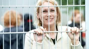 Anna (Bettina Kramer) freut sich, Dr. Stein zu sehen.
