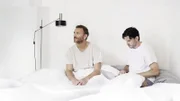 Zwischen dem Paar Jonathan (Knut Berger, li.) und Boris (Fabian Stumm) kriselt es.