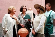 (v.li.): Marianne Mendt (Schimek Gitti), Karoline Zeisler (Karoline Haydn), Ellen Umlauf (Frau Kaiser).