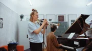 Auch Lea (27) ist zu den Aufnahmeprüfungen an der Leipziger Hochschule gekommen.