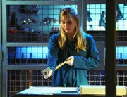 Ein Ex-Kubaner ist brutal gefoltert und ermordet wurden. Anhand des Projektils kann Calleigh (Emily Procter) die Tatwaffe identifizieren.
