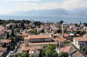 Antalya, ein Paradies am Mittelmeer, steht seit Jahrhunderten für den Wunsch nach „Dolce Vita“ und repräsentiert heute den kulturellen und wirtschaftlichen Reichtum der Türkei.