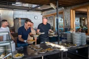Fred Sirieix (l.), Gino D'Acampo und Gordon Ramsay (r.).