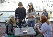 Als ein Raketentest gehackt wird, beginnen Deeks (Eric Christian Olsen, 2.v.l.) und Kensi (Daniela Ruah, 2.v.r.), zusammen mit Blaze (Becca Tobin, l.) zu ermitteln und machen Josh (Jack Foley, r.) ausfindig. Doch was hat er damit zu tun?