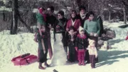 Filmemacher Dan Shadur ist selbst Sohn einer israelischen Familie, die vor der islamischen Revolution im Iran lebte. Mit privaten Familienfotos und Filmaufnahmen zeigt er ihr Leben im Teheran der 1970er-Jahre.