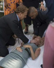 Die Hochzeit nimmt einen anderen Verlauf als geplant. Und plötzlich müssen Owen (Kevin McKidd, l.) und Jackson (Jesse Williams, r.) Hand anlegen ...