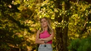 Silje (Idun Dahlskås Urnes) ist genervt. Sie will woanders chillen.