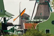 Viele Windmühlen dienen schon seit Jahrhunderten als Wasserpumpen, um Polder trockenzulegen.