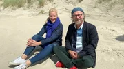 Judith Rakers und Ostfriesland-Krimiautor Klaus-Peter Wolf am Strand von Langeoog. Weitere Fotos auf Anfrage.