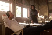 Special Agent Mike Franks (Kyle Schmid, l.); Officer Mary Jo Sullivan (Tyla Abercrumbie, r.)
