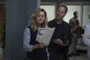 Dr. Meredith Grey (Ellen Pompeo, l.); Dr. Thomas Koracik (Greg Germann, r.)