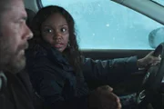 Billy Tyson (Billy Burke, l.); Grace Ryder (Sierra McClain, r.)