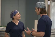 Dr. Amelia Shepherd (Caterina Scorsone, l.); Dr. Atticus Lincoln (Chris Carmack, r.)