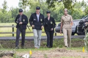 Einige Marinehäftlinge sind auf der Flucht. Pride (Scott Bakula, 2.v.l.), Lasalle (Lucas Black, l.), Brody (Zoe McLellan, 2.v.r.) und Navy Lieutenant Adele (Felisha Terrell, r.) versuchen alles, um sie schnellstmöglich wieder zu fassen ...