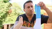 Roland testet NakedFeet.  +++ Die Verwendung des sendungsbezogenen Materials ist nur mit dem Hinweis und Verlinkung auf RTL+ gestattet. +++