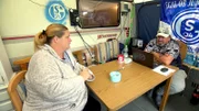 Auf dem Campingplatz bei Hamm-Uentrop hat Willy (63) ein Jobangebot als Dachdeckermeister erhalten. Nach Absprache mit seiner Ehefrau Tanja (46) ist jetzt nur noch die Arbeitsfreigabe der Handwerkskammer erforderlich.