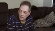Manni (54) hat nach seinem gestrigen Geburtstag ein paar Dinge zu erledigen.