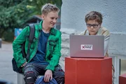 Marlon (Matti Schneider, re.) fällt es schwer Sirius (Niels Krommes, li.) im Rocket XPress eine Ansage zu machen.