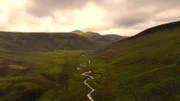 Im Cairngorms-Nationalpark entspringen zahlreiche Flüsse, die für ihr sauberes Wasser bekannt sind.