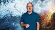 Wasser scheint eigentlich eine völlig unspektakuläre Flüssigkeit zu sein: Farblos, geruchlos, geschmacklos - und noch dazu im Überfluss vorhanden. Aber ohne Wasser gäbe es kein Leben: Wir Menschen bestehen zu 70 Prozent daraus. Wasser treibt den Kreislauf aus Wolken, Regen und Flüssen an und sorgt dafür, dass Pflanzen und Tiere gerade jetzt in der Sommerhitze nicht vertrocknen. Was macht ausgerechnet diese Substanz so einzigartig? Quarks zeigt die geheimnisvolle und empfindliche Welt im Grundwasser, in der sich urtümliche Lebewesen tummeln, die eine wichtige Funktion für uns alle erfüllen. Und wir tauchen ab in die gewaltigen Kelpwälder vor Südafrikas Küste, die nicht nur mehr CO₂ speichern als Wälder an Land, sondern auch unsere Ernährung der Zukunft bereichern könnten. - Moderator Thomas Ranft