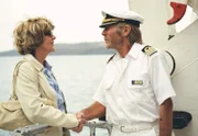SWR Fernsehen UNTER WEISSEN SEGELN - ABSCHIEDSVORSTELLUNG. Kapitän Bernd Jensen (Horst Janson) begrüßt Vera (Gila von Weitershausen) an Bord der "Star Clipper".