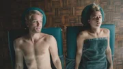 Hilma (Alba August) und Ola (Björn Gustafsson) genießen ihren Aufenthalt im Spa.