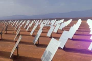 Der Noor-Komplex ist das größte Solarkraftwerk der Erde. Mehr als 500.000 leicht gebogene Spiegel drehen sich mit der Sonne. Die Baukosten übersteigen zwei Milliarden Euro.