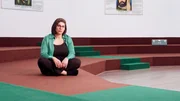 Burcu Demir beim Ritual des alevitischen Einvernehmens im Cem Haus in Wien.