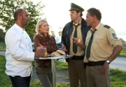 L-R: Yazid (Hannes Ringelstetter), Barbara Hansen (Monika Gruber), Staller (Helmfried von Lüttichau), Hubert (Christian Tramitz)