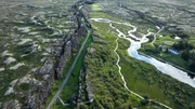 Der Nationalpark Thingvellir liegt auf der Grenze zweier Kontinentalplatten.