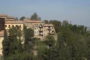 In Florenz, im Herzen der Hauptstadt der Toskana, steht die Lederschule für die Überlieferung eines jahrhundertealten Handwerks.