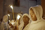 Tausende von Pilgern kommen für die Karwoche nach Lalibela. Weiß ist die Farbe dieses Ritus.