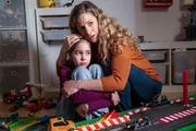 Eine Mutter ist verzweifelt. Eines ihrer Kinder ist verschwunden. Kurz zuvor hatte sie Nils und seine Schwester noch vor Fremden gewarnt. Doch ihre schlimmsten Befürchtungen werden wahr…