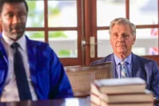 (v.li.): Brian Bovell (Erol Dumas), James Fox (Martin Goodman QC).