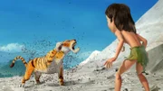 Moglis Plan glückt: Die Bienen greifen Shir Khan an und Mogli kann fliehen.