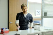 Dr. Hawkins (Matt Czuchry) geht für seine Patienten ein hohes Risiko ein, das ihn sogar seinen Job kosten könnte ...