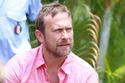 Jason Merrells (Stuart Howe).