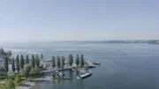 Plastik ist weltweit eine der größten Gefahren für gesunde Gewässer. Auch im Bodensee ist extrem zerkleinertes Plastik, sogenanntes Mikroplastik, ein Thema geworden.