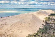 Wie kann es sein, dass gewaltige D&uuml;nen zu wandern beginnen? Die Dune du Pilat, Arcachon, Frankreich.