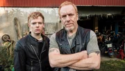 Verdächtig: Rockerchef Gustav Ericsson (Clive Wood) und Sohn Pontus (Hugh Mitchell). Verdächtig: Rockerchef Gustav Ericsson (Clive Wood) und Sohn Pontus (Hugh Mitchell).