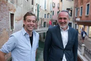 Checker Tobi (links) mit Architekt Clemens in Venedig