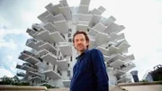 Der Architekt Nicolas Laisné hat in Montpellier ein Haus aus lauter Balkonen entworfen, die ein Drittel der Wohnungsflächen ausmachen und wie Blätter aus einem Baum um das Gebäude stehen.