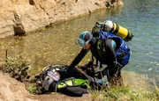 Marlene Steffens (Mathilde Bundschuh) und Juri Waller (Maximilian Klas) sind wissenschaftlicher Mitarbeiter am Institut für Unterwasserarchäologie und das Thema ihrer Doktorarbeit soll ein Teil von Napoleons Kriegskasse werden. Um diese zu finden, tauchen sie in einem Steinbruch nahe Leipzig. Doch plötzlich schießt Juri viel zu schnell an die Wasseroberfläche.