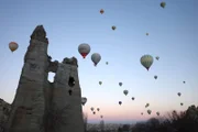 Ballonfahrten sind besonders beliebt, um den Göreme-Nationalpark aus der Luft zu sehen.